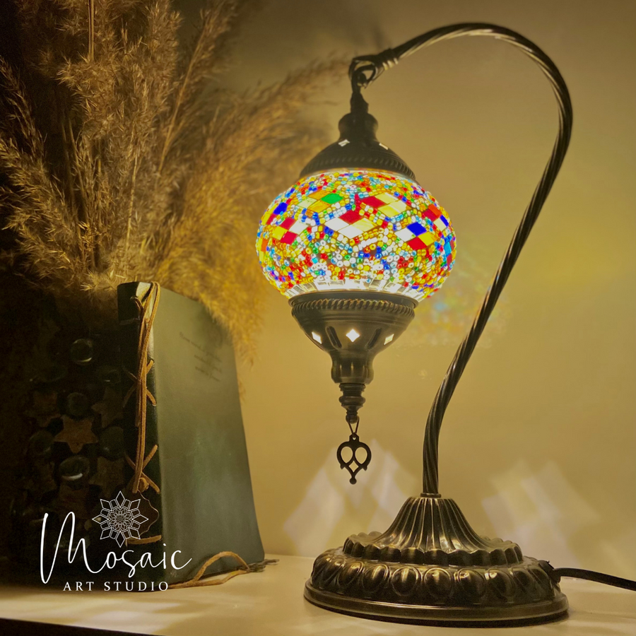 ''Kleurrijke Golven'' Handgemaakte Mozaïek Zwaan Lamp