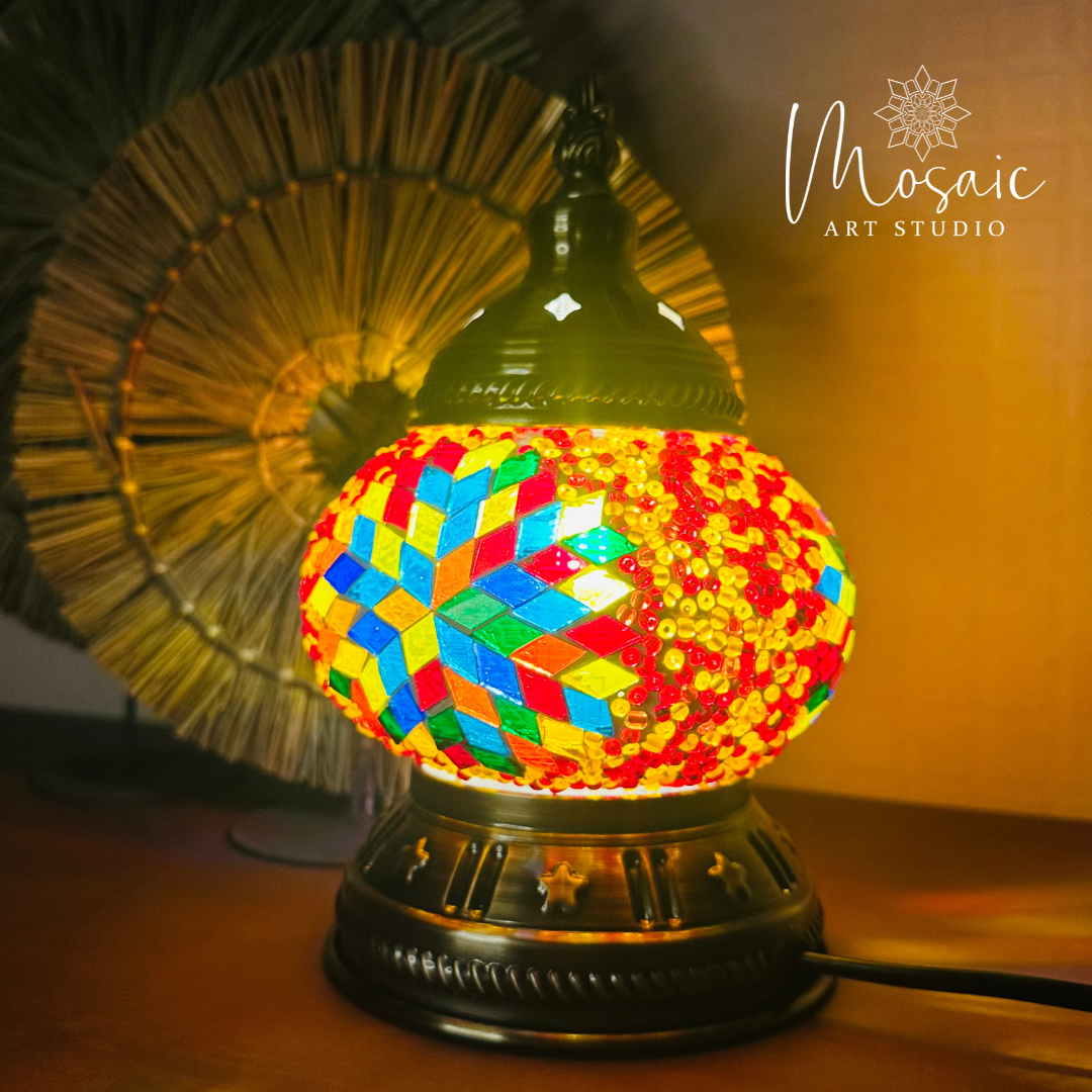 Oosterse Lamp - Mozaïek Tafellamp 13 Cm - Handgemaakt - Messing Beslag Kleurrijk Design Oosterse Lamp - Mozaïek Tafellamp 13 Cm - Handgemaakt - Messing Beslag Kleurrijk Design